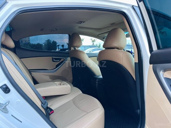 Hyundai Elantra-9