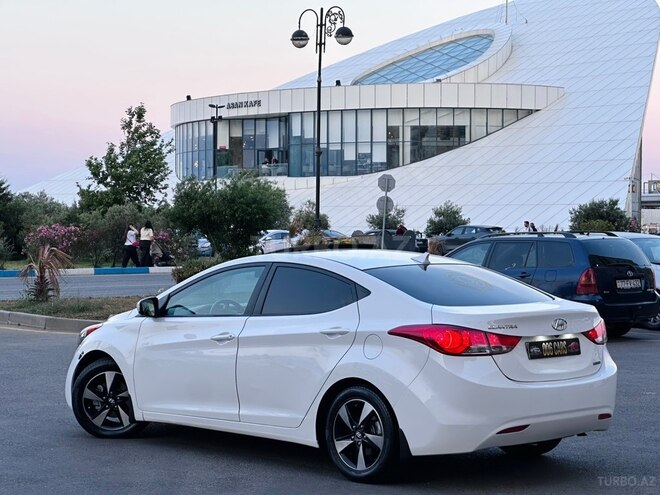 Hyundai Elantra-16