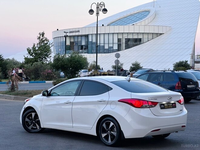 Hyundai Elantra-11