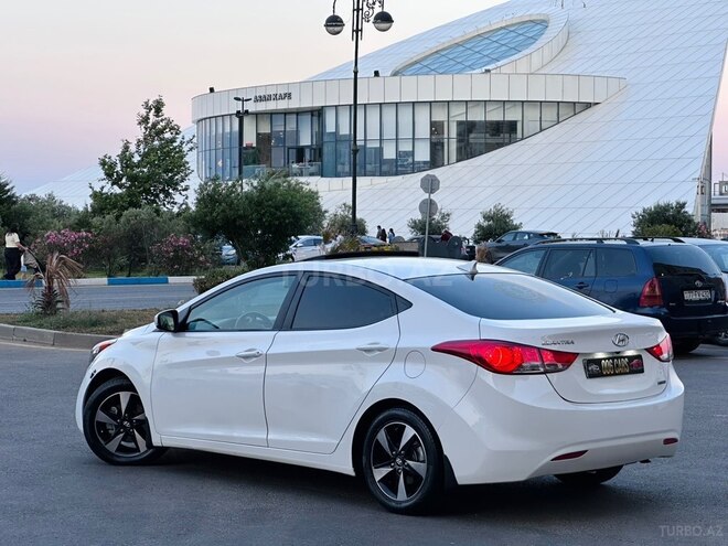Hyundai Elantra-17