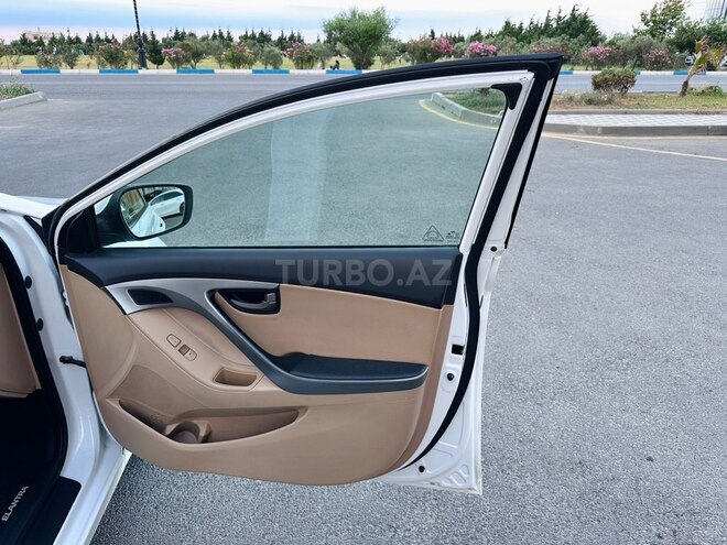 Hyundai Elantra-10
