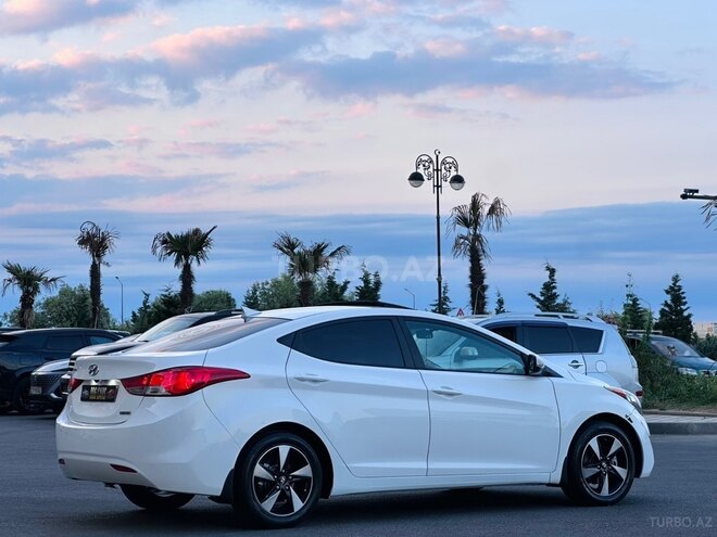 Hyundai Elantra-25