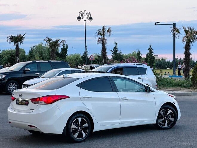 Hyundai Elantra-21