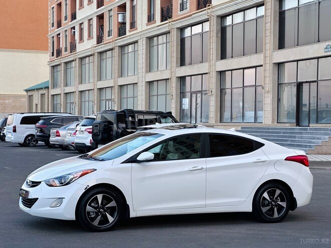 Hyundai Elantra-29