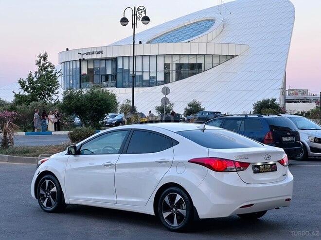 Hyundai Elantra-28