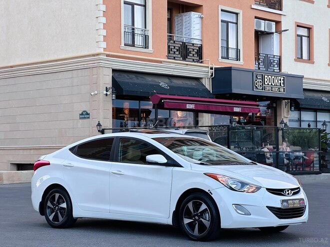 Hyundai Elantra-24