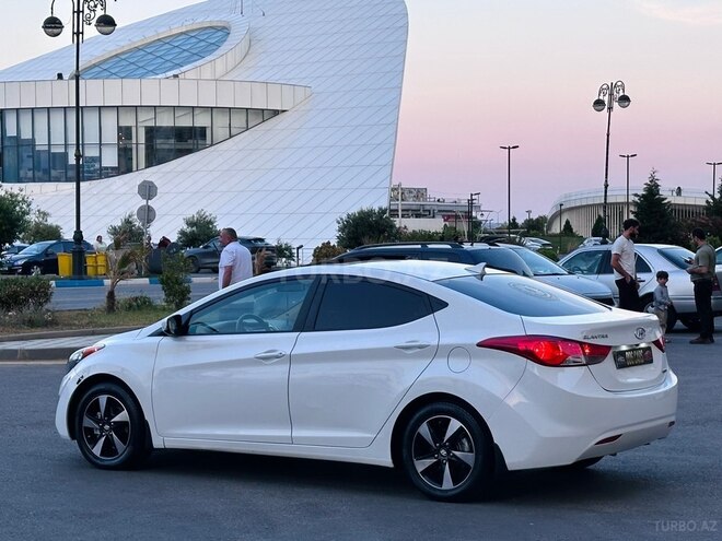 Hyundai Elantra-30
