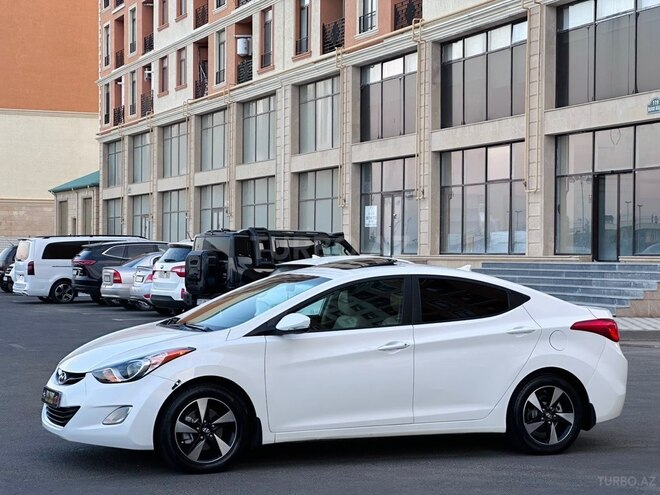 Hyundai Elantra-32
