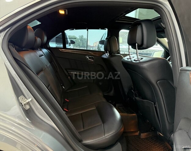 Mercedes E 350-11