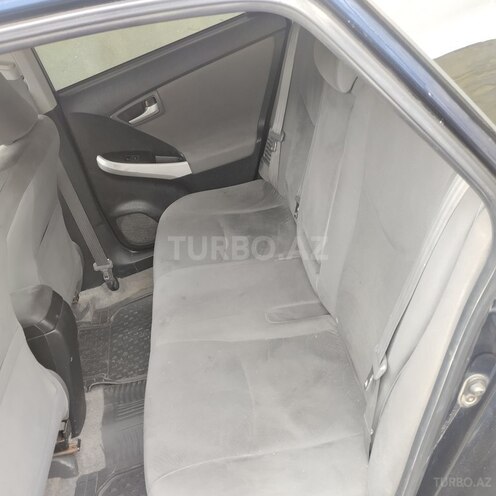 Toyota Prius-3
