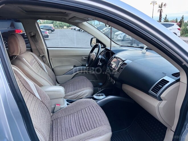 Mitsubishi Outlander-4