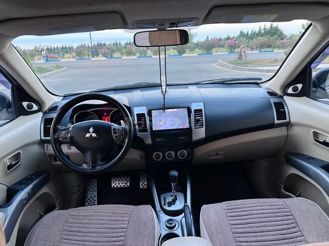 Mitsubishi Outlander-5