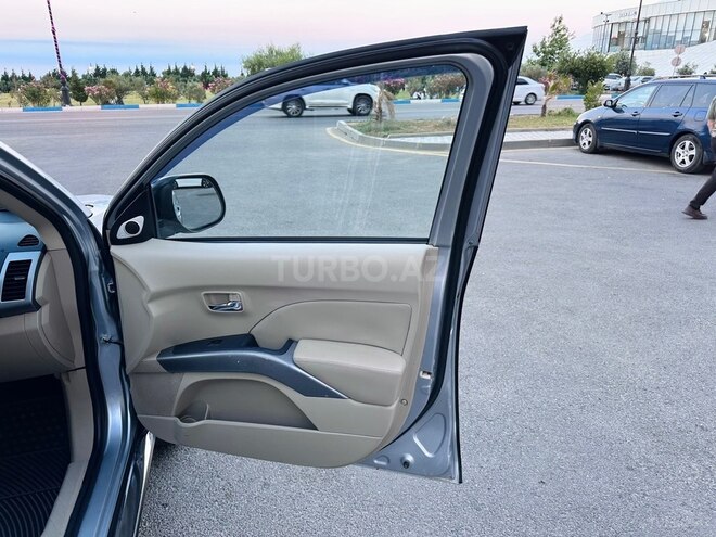 Mitsubishi Outlander-3