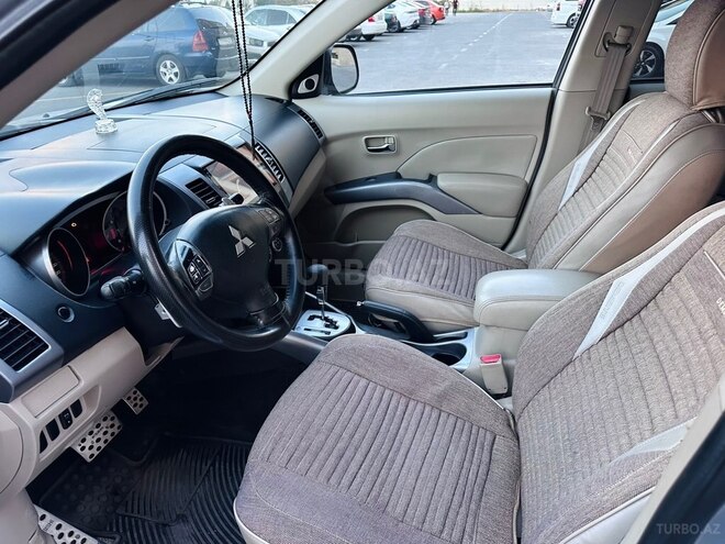 Mitsubishi Outlander-10