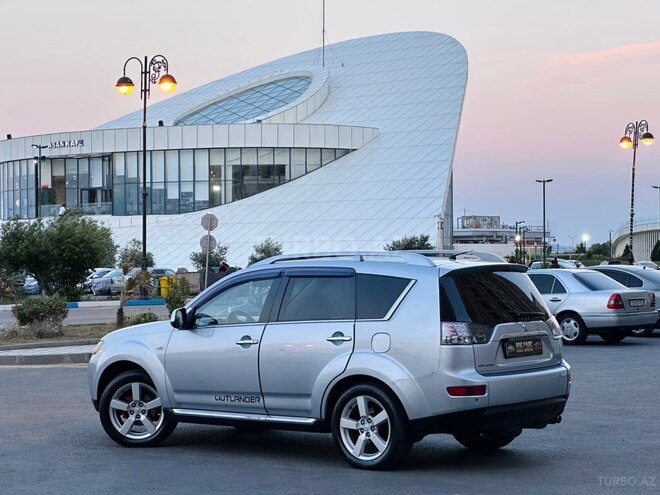 Mitsubishi Outlander-12