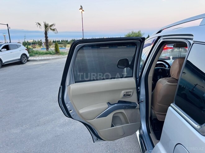 Mitsubishi Outlander-13