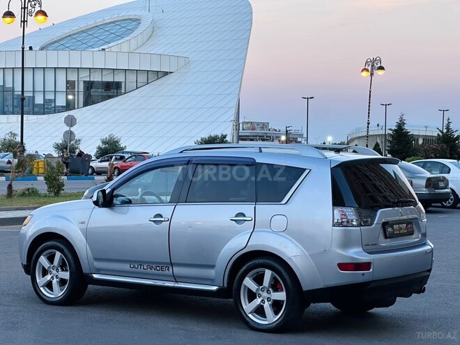 Mitsubishi Outlander-24