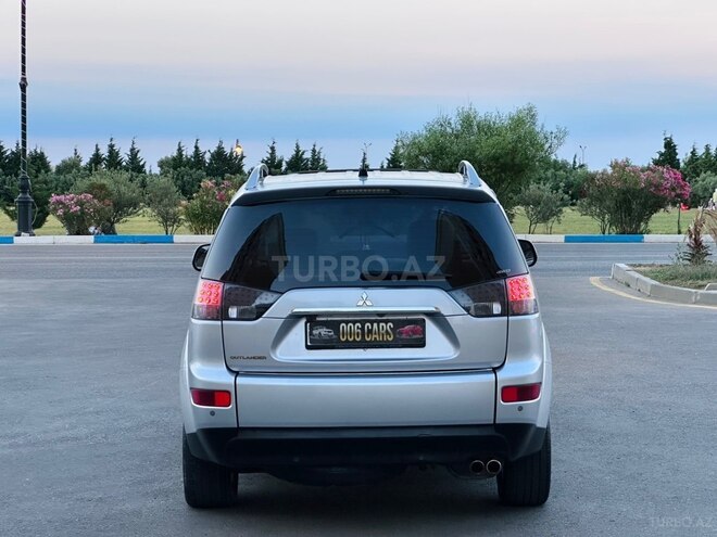 Mitsubishi Outlander-23