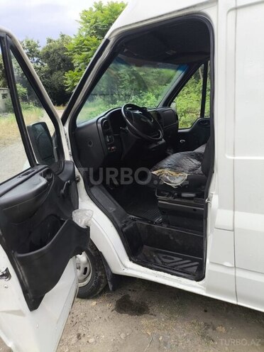 Ford Transit-6