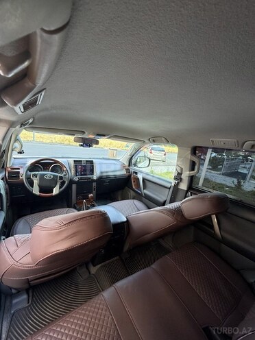 Toyota Land Cruiser Prado-8