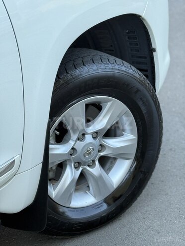 Toyota Land Cruiser Prado-12