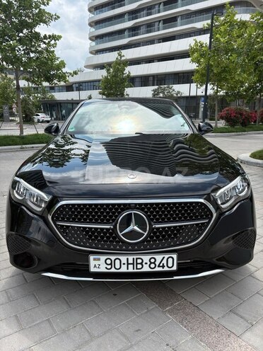 Mercedes E 300 e-1