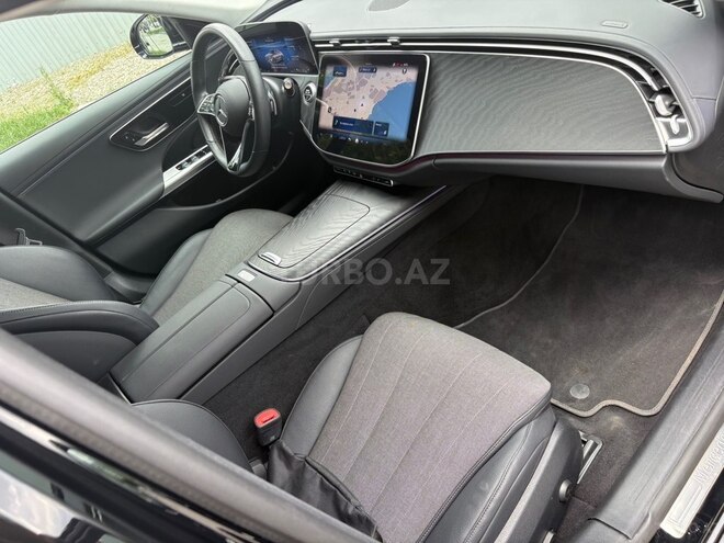 Mercedes E 300 e-8