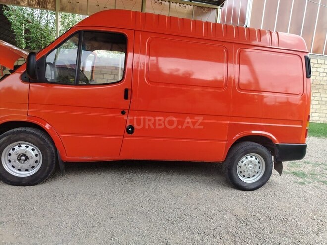 Ford Transit-6
