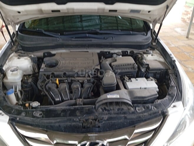Hyundai Sonata-12