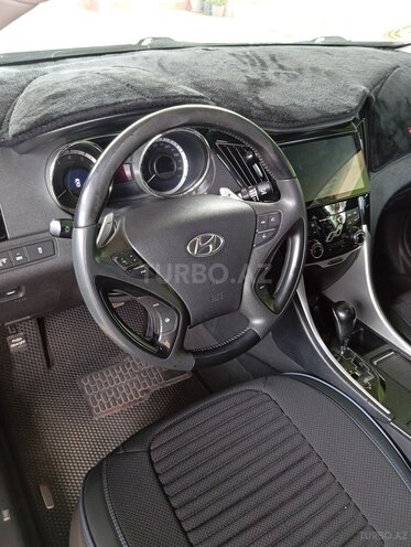 Hyundai Sonata-11