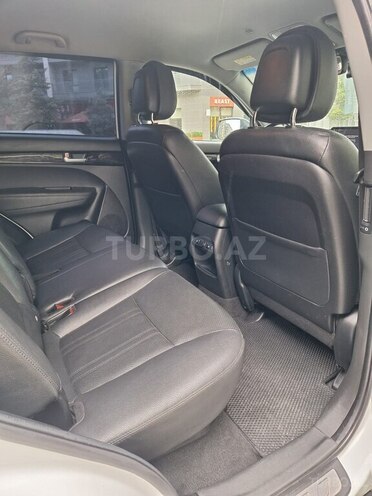 Kia Sorento-12