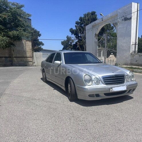 Mercedes E 320-1