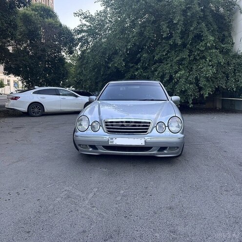 Mercedes E 320-3