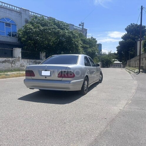 Mercedes E 320-6