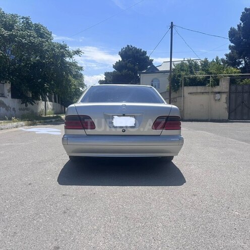 Mercedes E 320-7