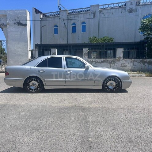 Mercedes E 320-5