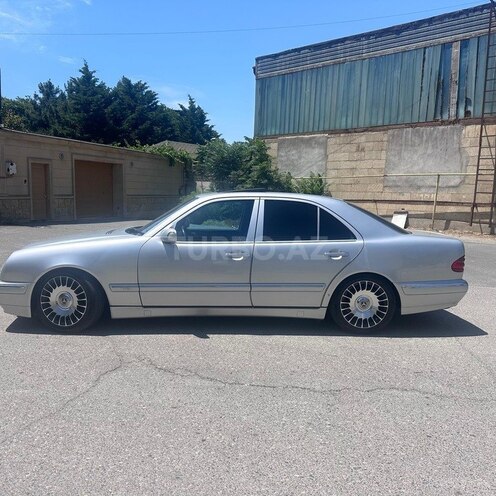 Mercedes E 320-4