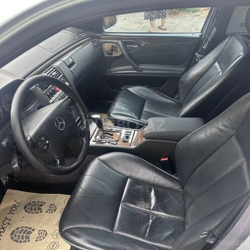 Mercedes E 320-10