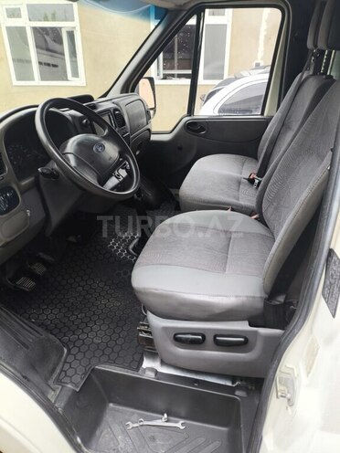 Ford Transit-12