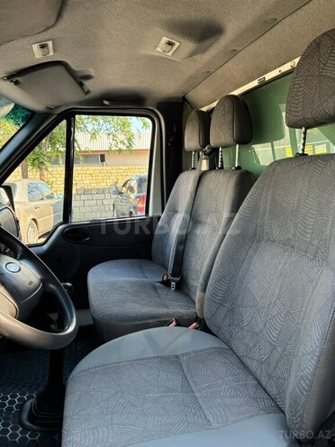 Ford Transit-10