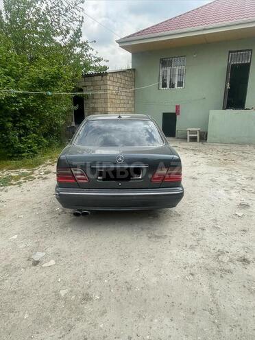 Mercedes E 290-5
