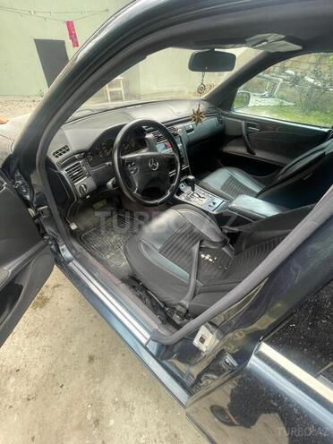 Mercedes E 290-3