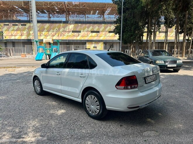 Volkswagen Polo-5