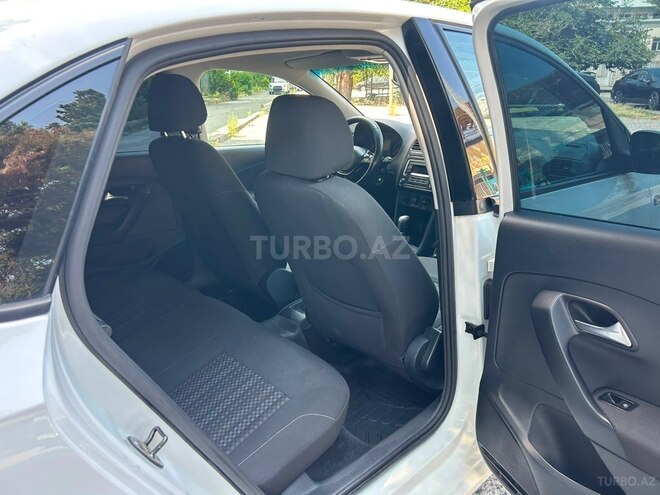 Volkswagen Polo-8