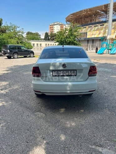 Volkswagen Polo-4