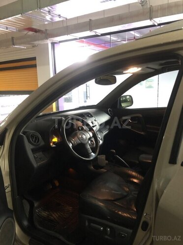 Toyota RAV4-7