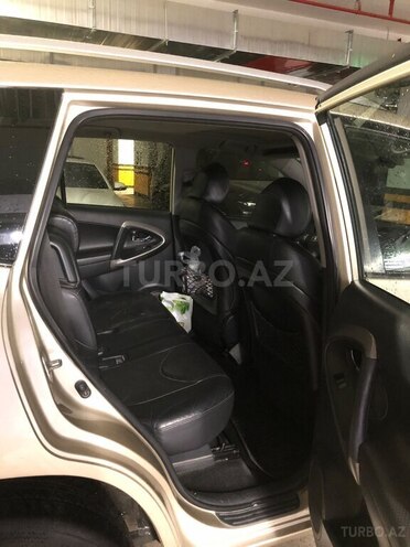 Toyota RAV4-9