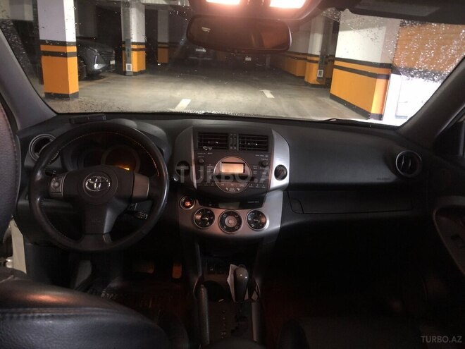 Toyota RAV4-8