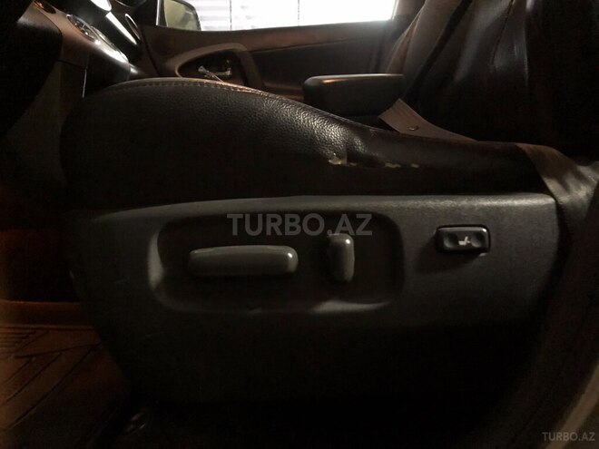 Toyota RAV4-10