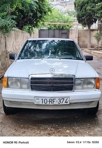 Mercedes 190-1